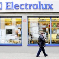 Midea muốn mua Electrolux