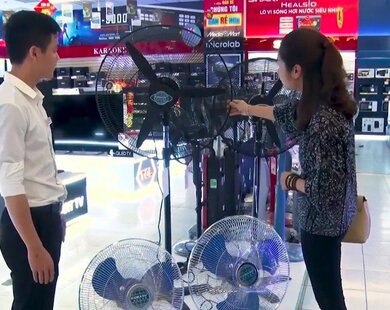 Quạt lồng mạ Komasu không nổi tiếng nhờ ngoại hình vẫn được nhiều gia đình Việt săn đón trong mùa hè