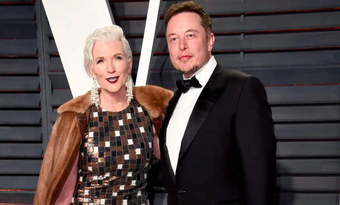 Mẹ Elon Musk khuyên con 'chỉ đấu bằng lời'