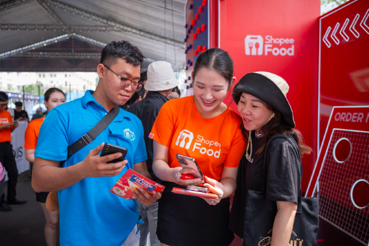 ShopeeFood bùng nổ với Lễ hội ẩm thực tại District 1 Midnight Run 2024: Hàng trăm món ngon giữa đại lộ sôi động