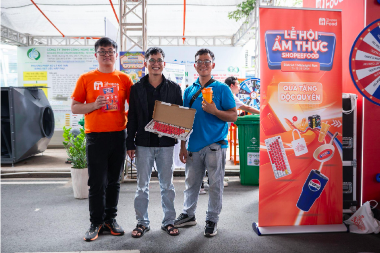 ShopeeFood bùng nổ với Lễ hội ẩm thực tại District 1 Midnight Run 2024: Hàng trăm món ngon giữa đại lộ sôi động